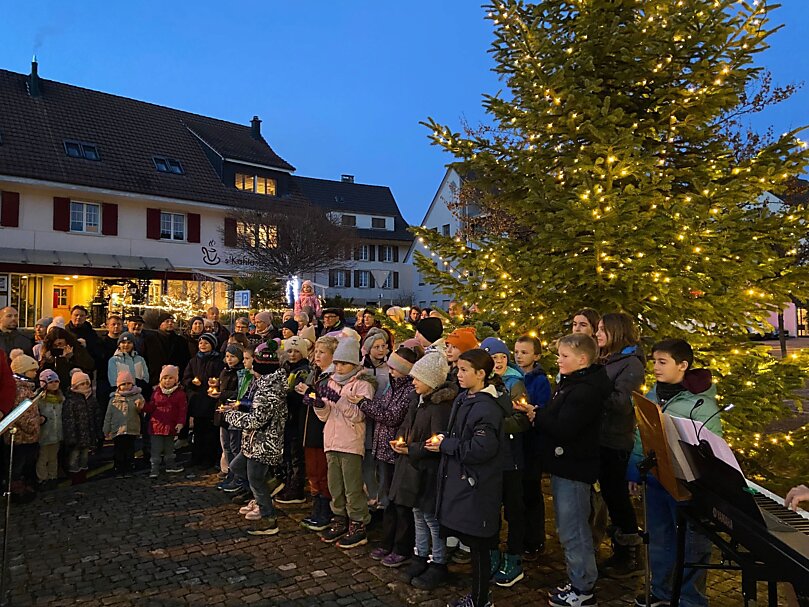 Schulchor bei der Adventseröffnung